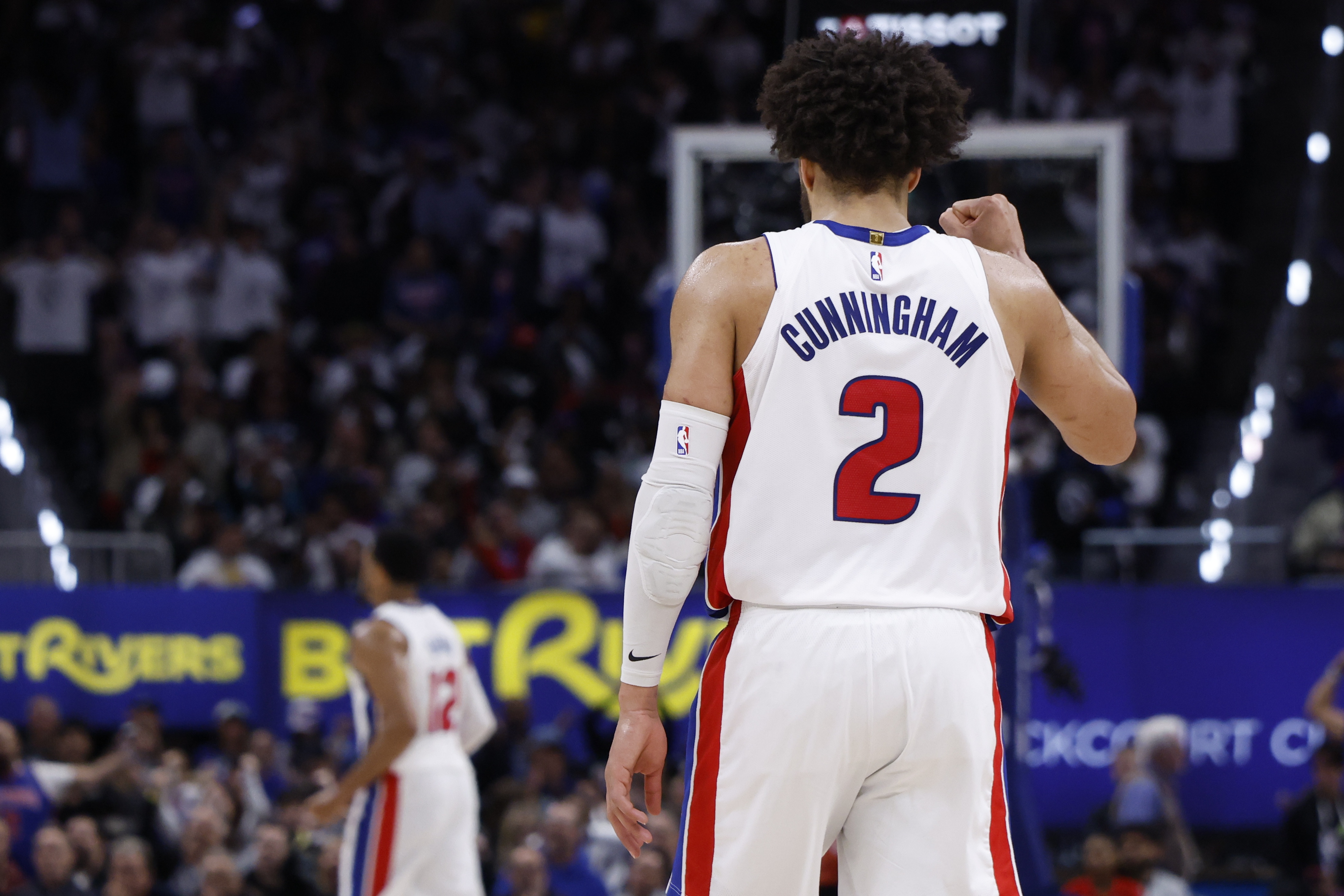 开云体育官网-NBA历史25岁前季后赛砍至少25分10助2帽球员:CC3次第一 韦德第二